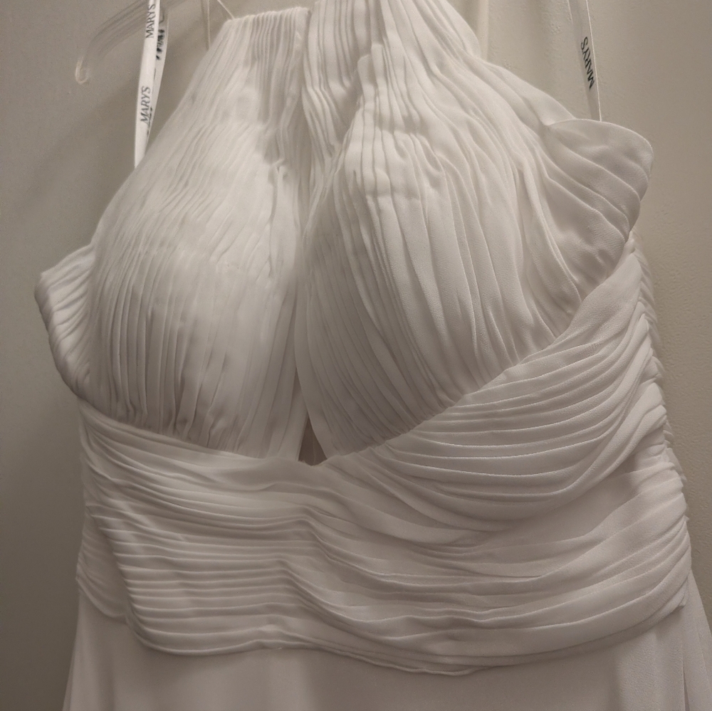 Elegant White Halter Dress - Picture 4 of 8